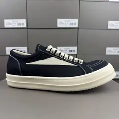Canvas-Schuhe mit Dreieckslogo