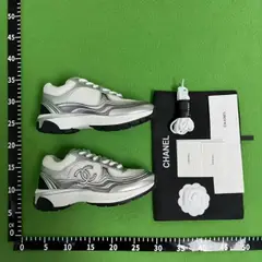 Freizeit-Sneaker im Court-Stil